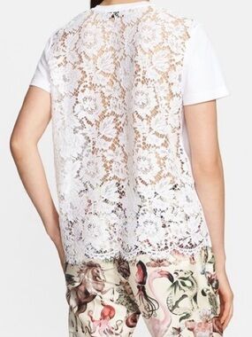 VALENTINO Classic White Crewneck Tee w Lace Back. Size M